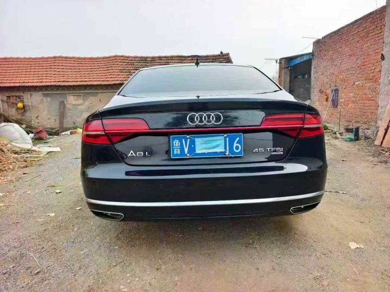 济宁16年奥迪A8L8