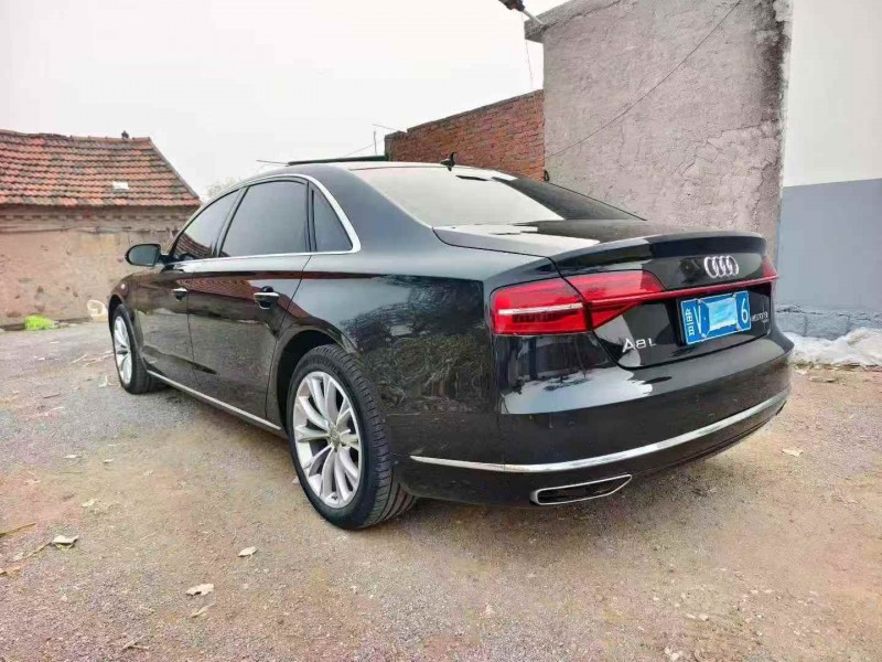 济宁16年奥迪A8L9