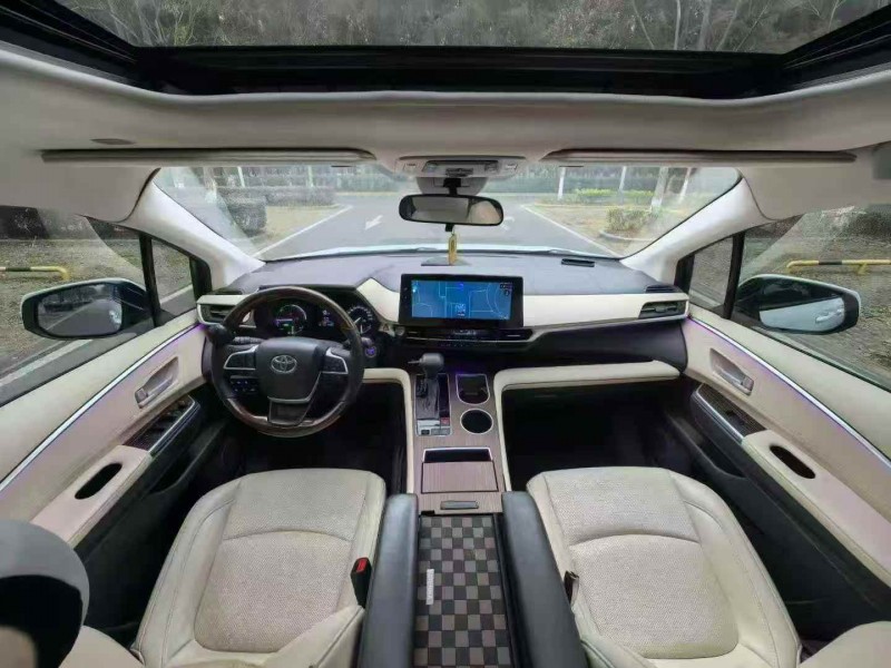 徐州22年丰田塞纳4