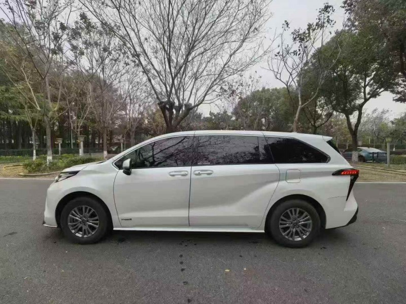 徐州22年丰田塞纳6