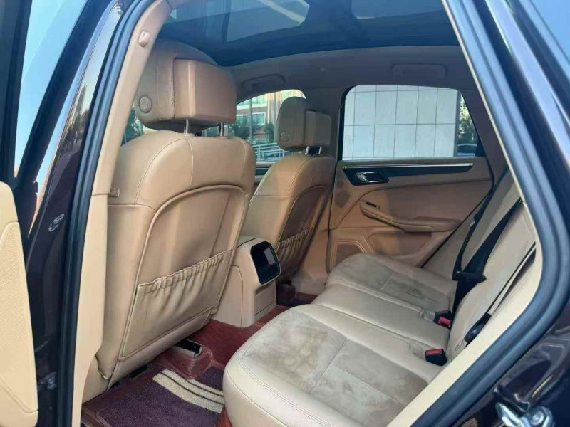 东营14年保时捷Macan5