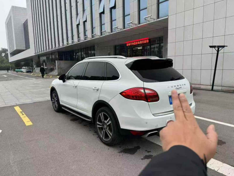 潍坊14年保时捷卡宴7