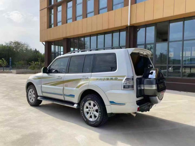 青岛19年三菱帕杰罗3