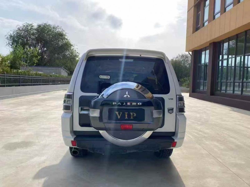 青岛19年三菱帕杰罗9