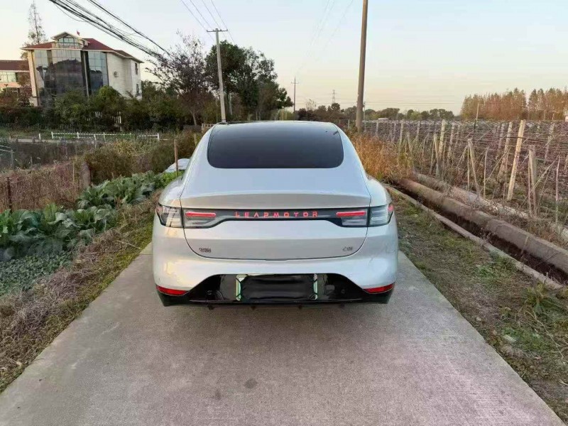 金华23年零跑汽车C019