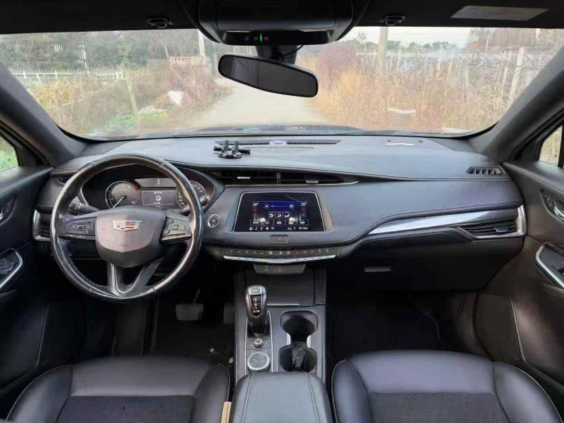 绍兴19年凯迪拉克XT44