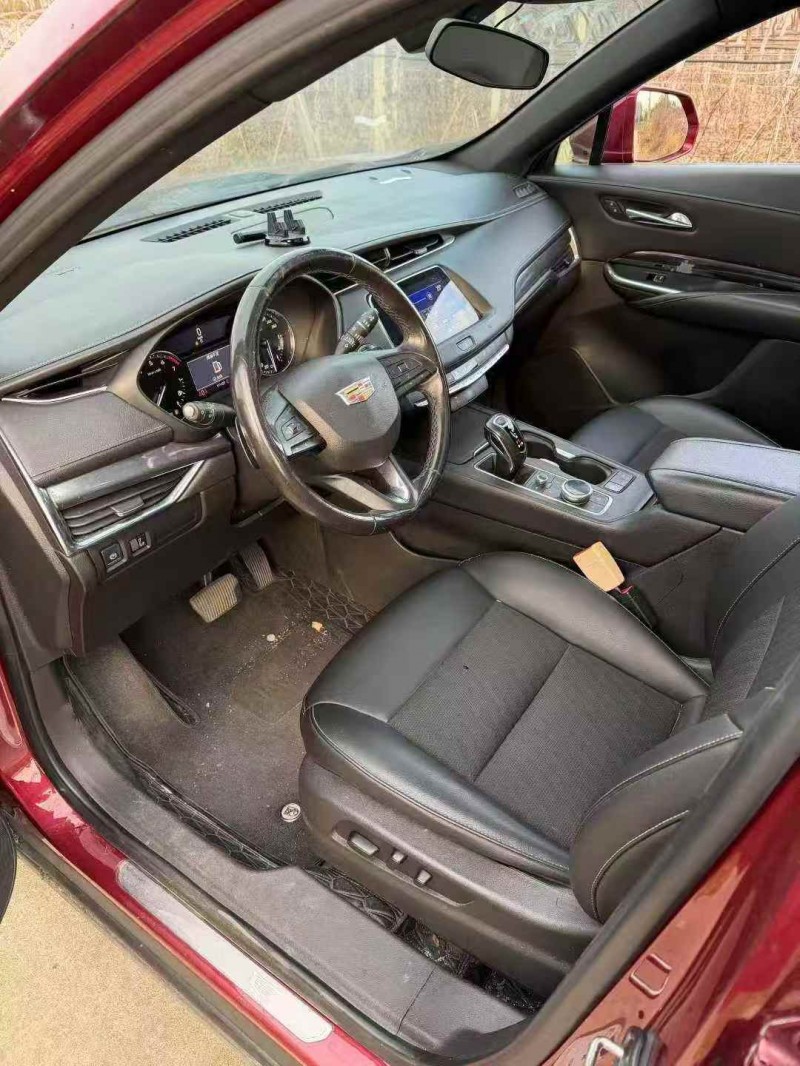 绍兴19年凯迪拉克XT46