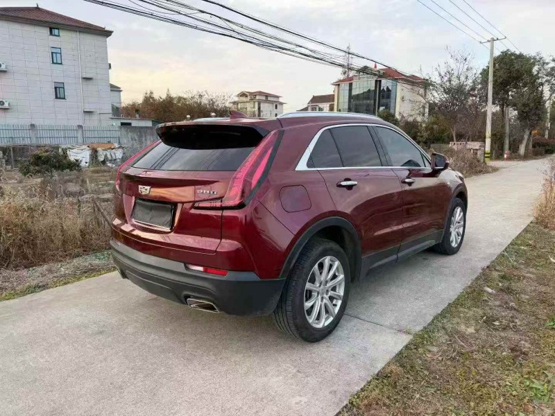 绍兴19年凯迪拉克XT48