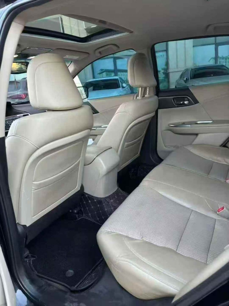 邢台14年本田雅阁5