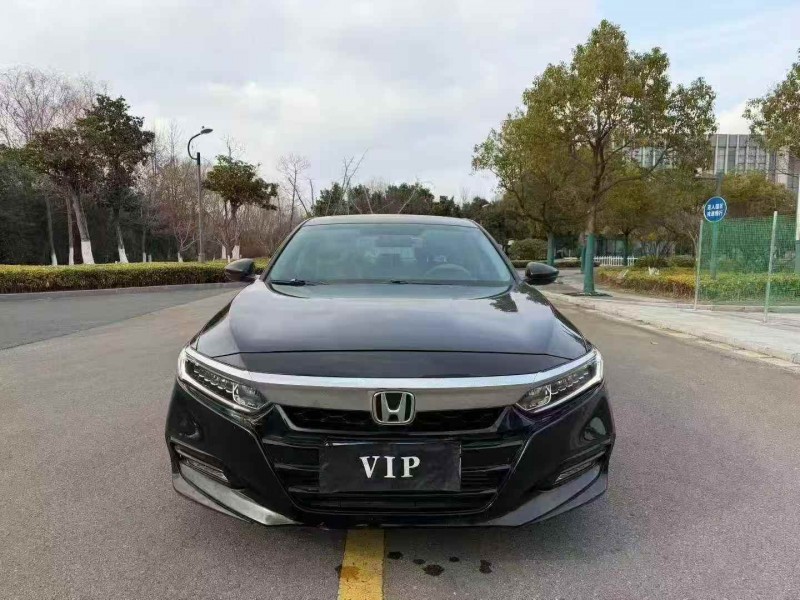 镇江19年本田雅阁1