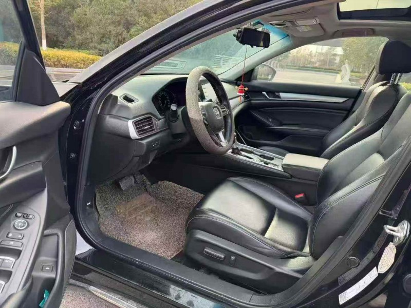 镇江19年本田雅阁5