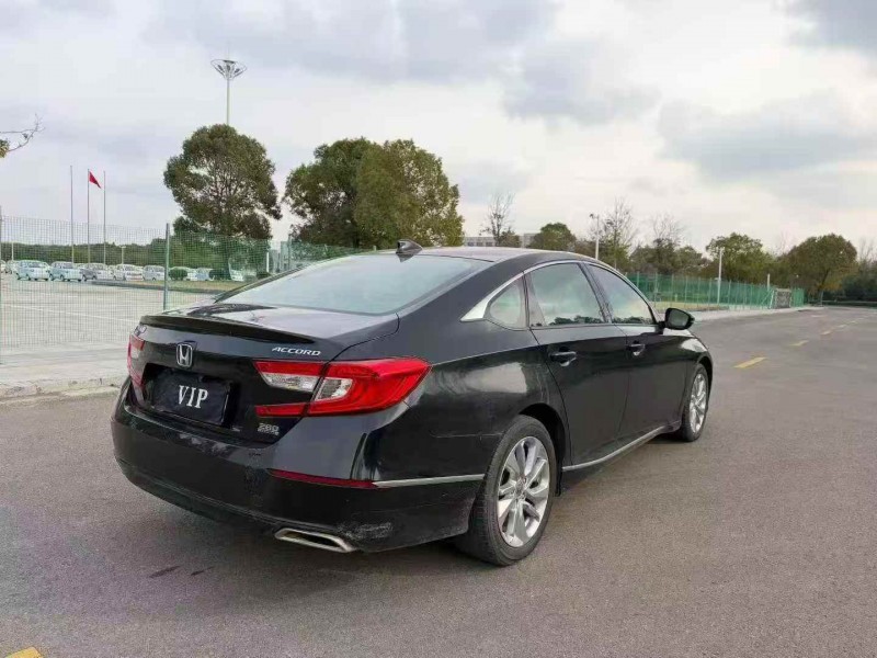 镇江19年本田雅阁8