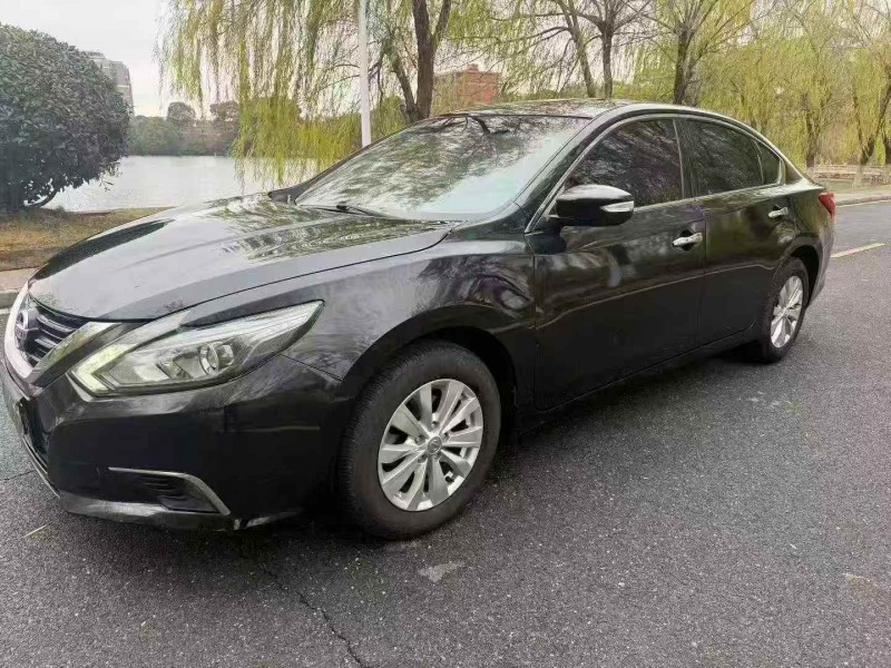 新余16年日产天籁2