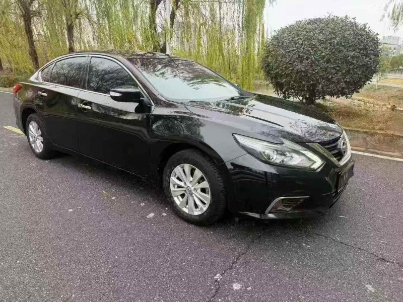 新余16年日产天籁3