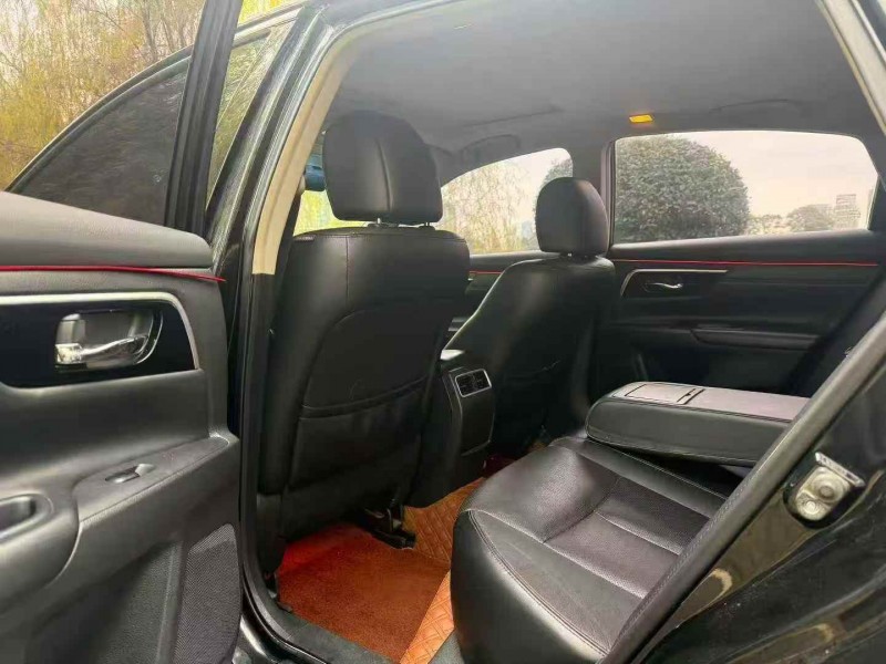 新余16年日产天籁5