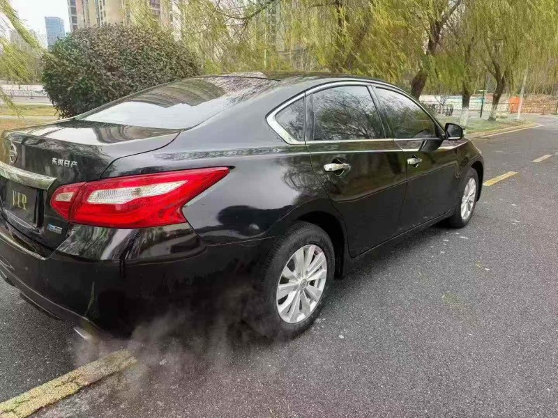 新余16年日产天籁8