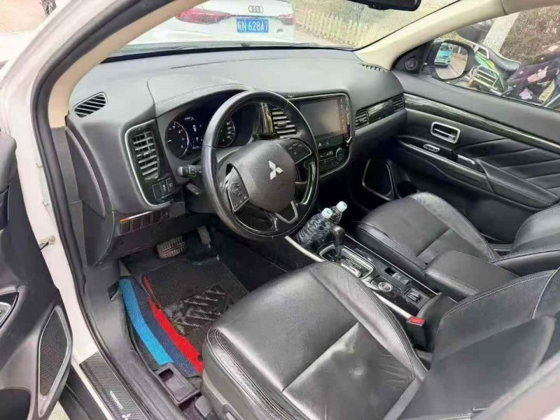 上海19年三菱欧蓝德4