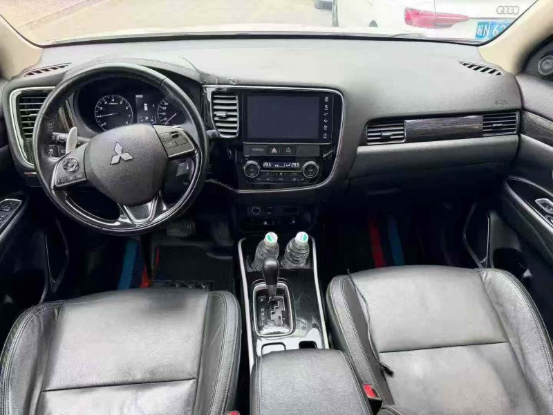 上海19年三菱欧蓝德6