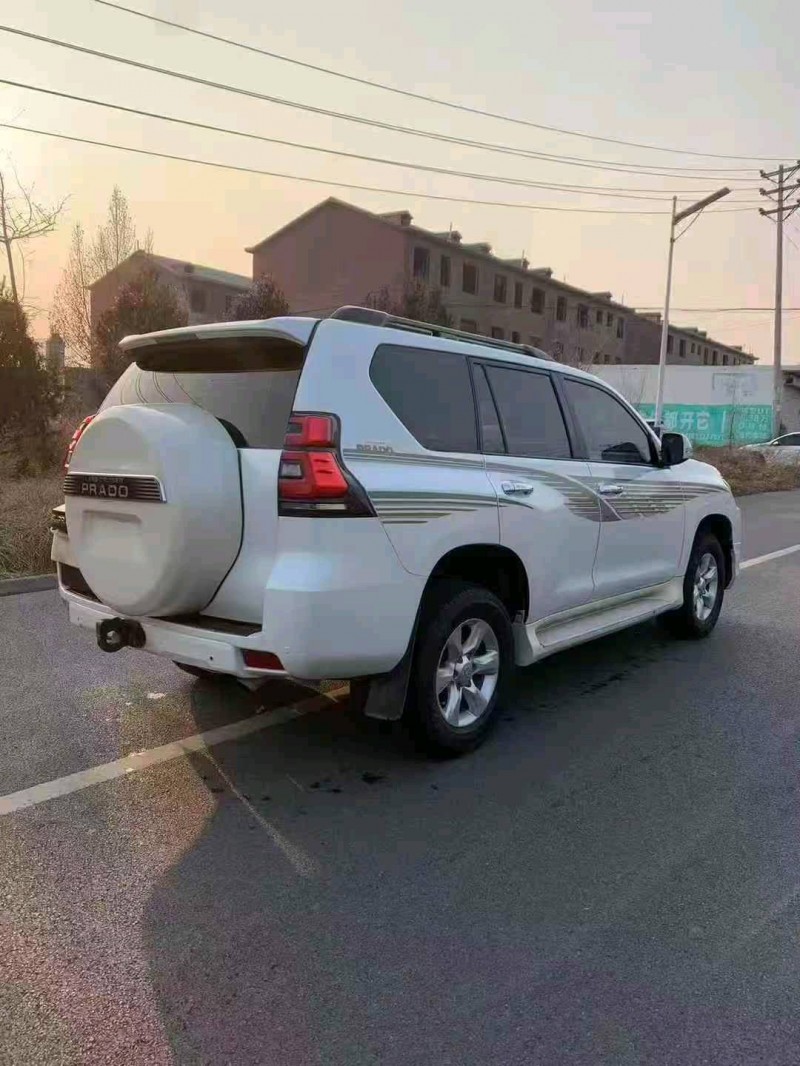青岛16年丰田普拉多8