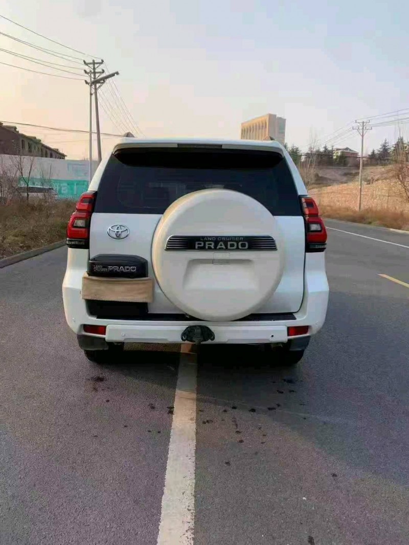 青岛16年丰田普拉多9