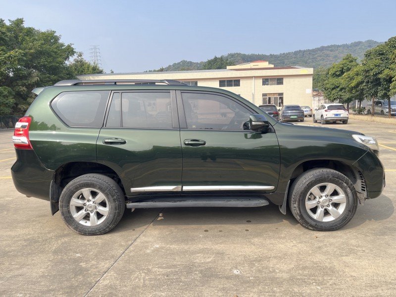 中山17年丰田普拉多2