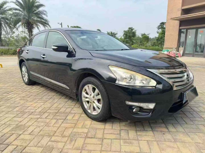 海口15年日产天籁2