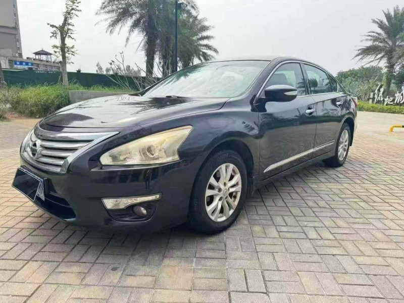 海口15年日产天籁3