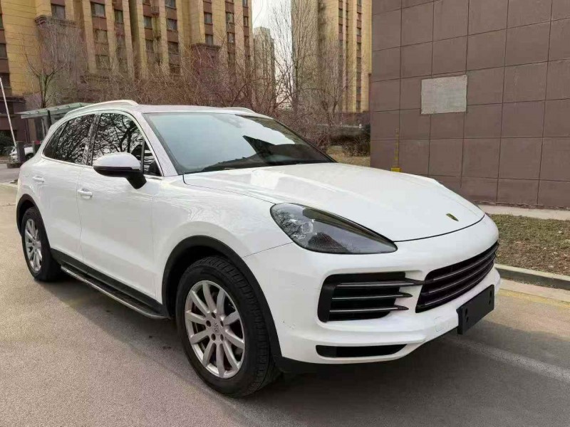 青岛19年保时捷卡宴3