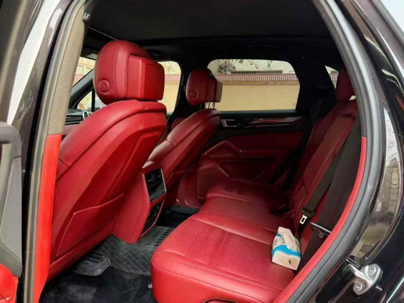 青岛19年保时捷卡宴6