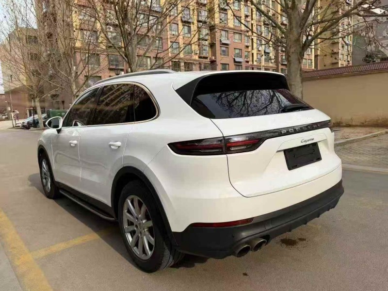 青岛19年保时捷卡宴7