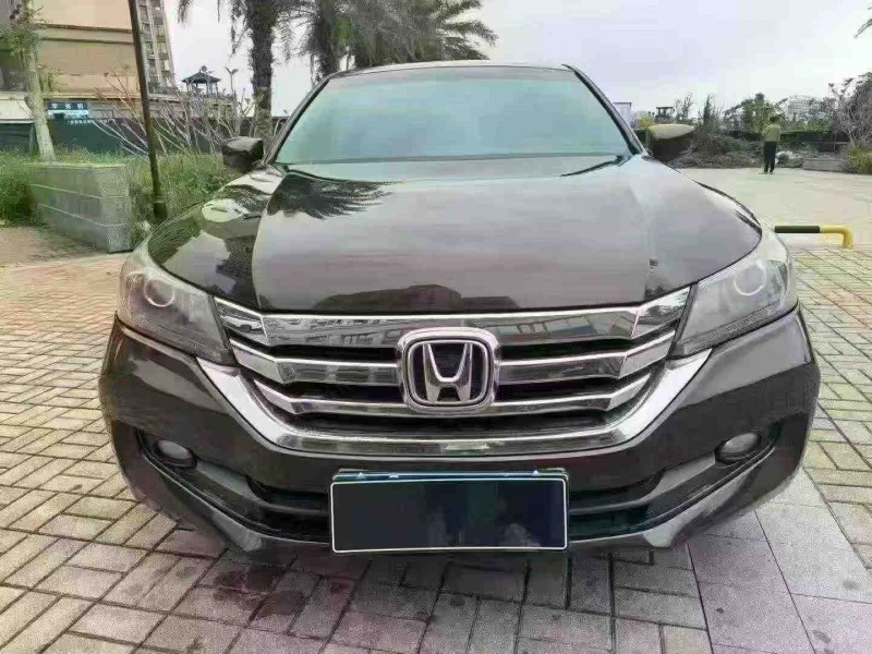 海口15年本田雅阁1