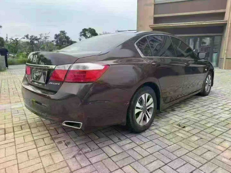 海口15年本田雅阁7