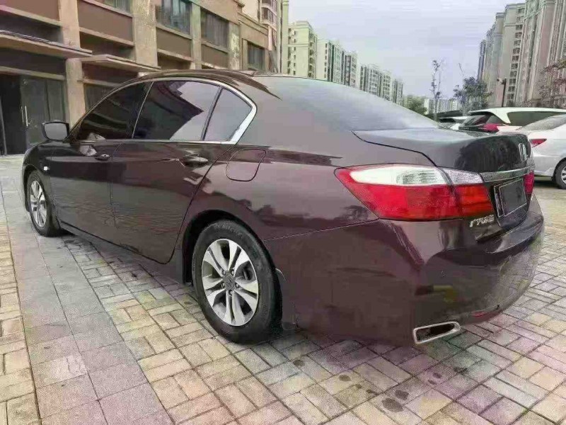 海口15年本田雅阁8