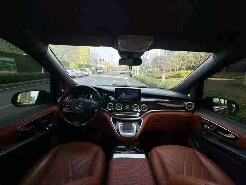 荆州24年奔驰唯雅诺7