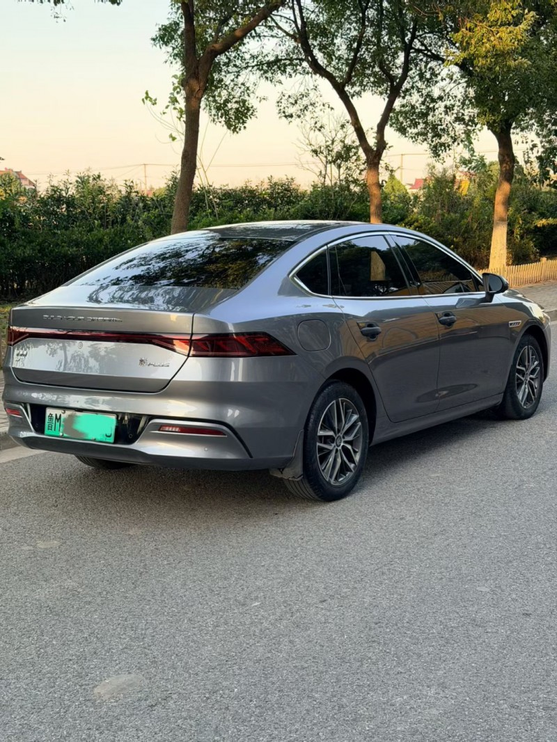 上海23年比亚迪秦3