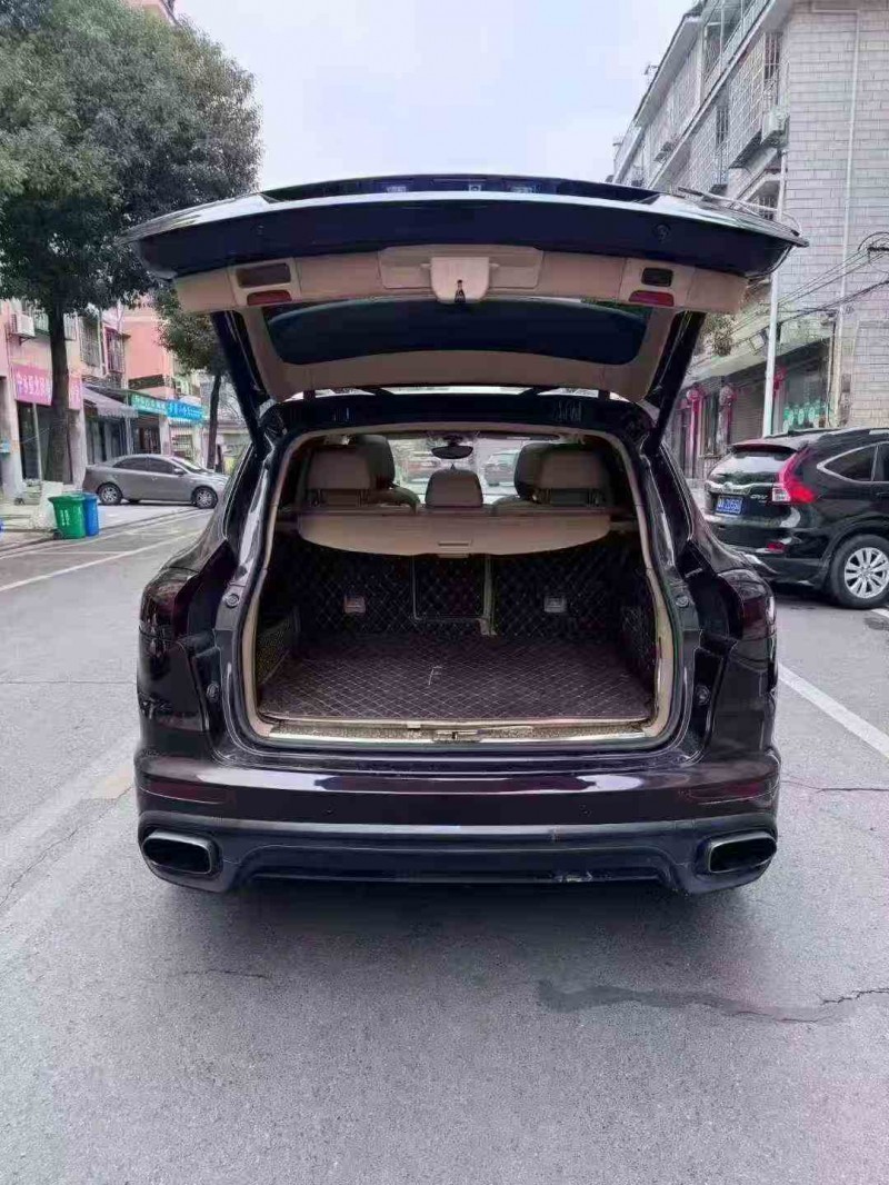 湘潭18年保时捷卡宴9