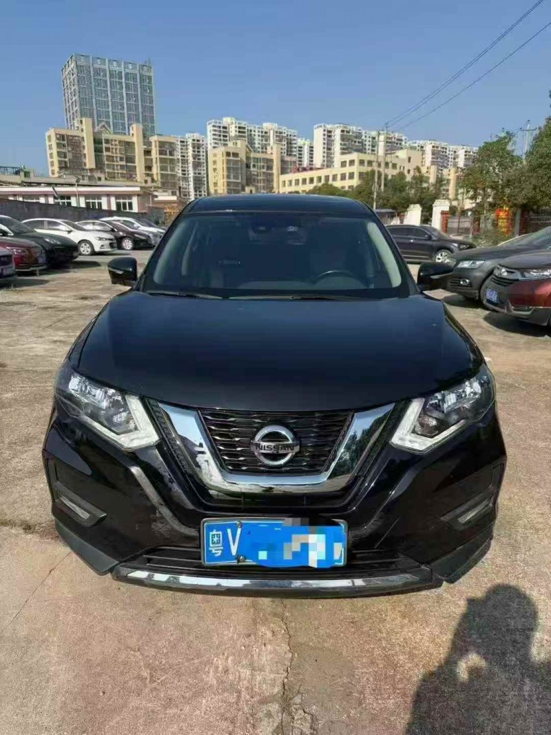 深圳21年日产奇骏1