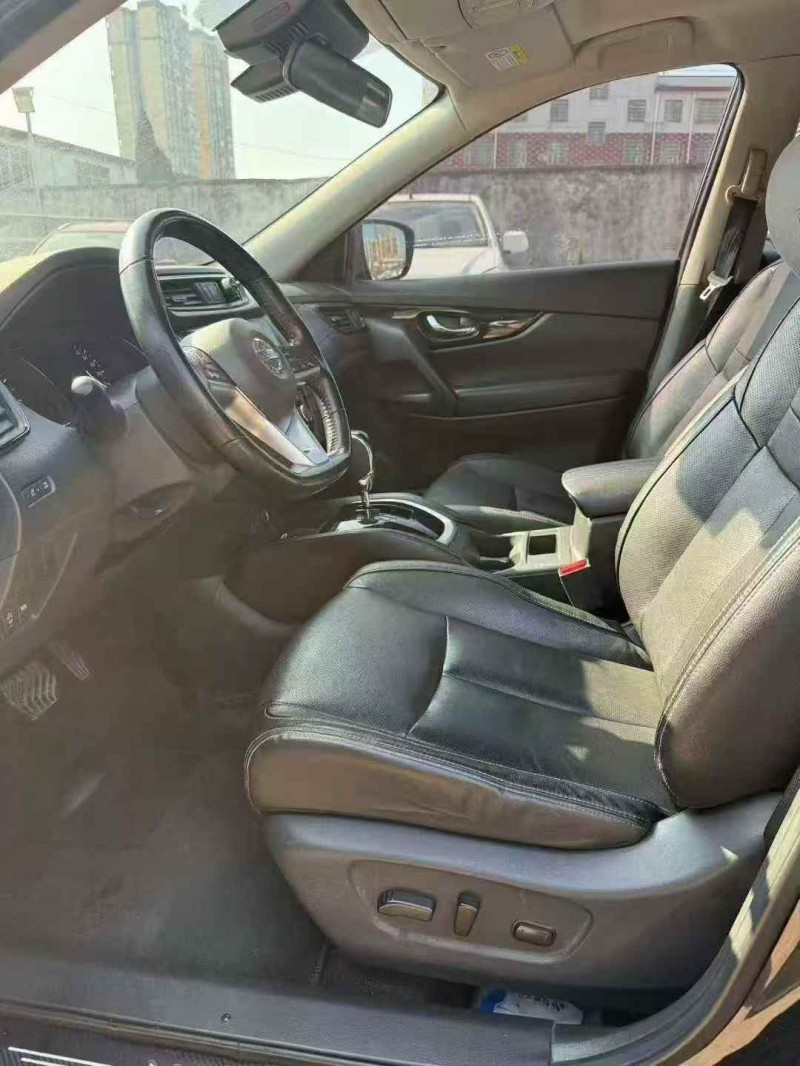 深圳21年日产奇骏2