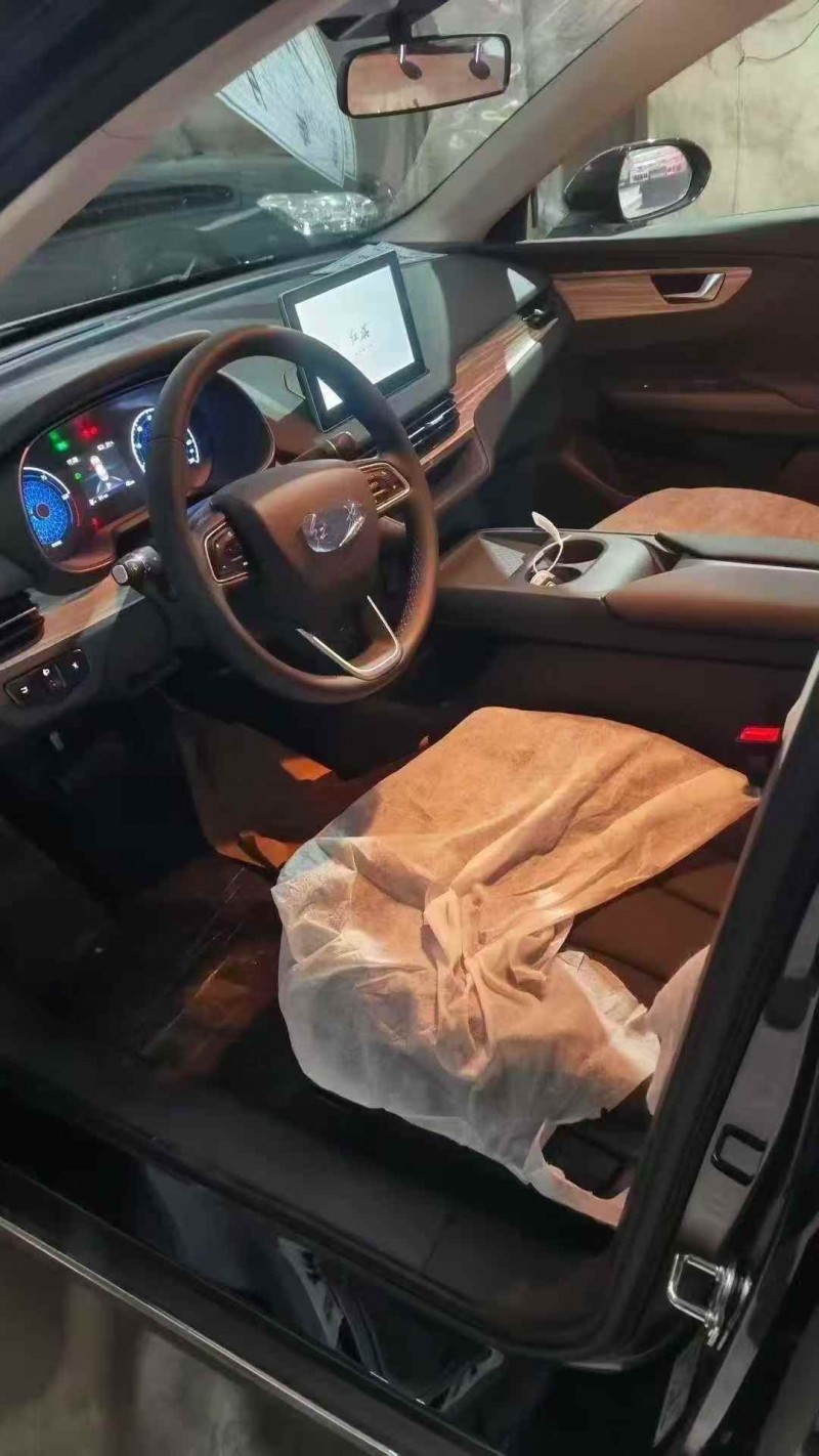 六盘水25年红旗E-QM54