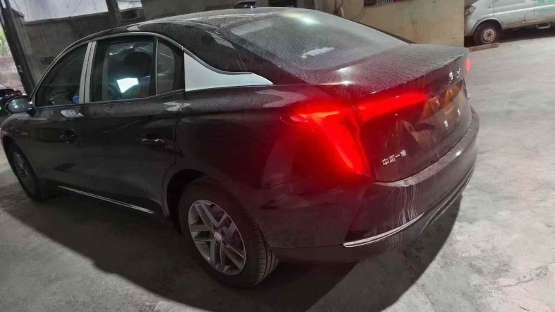 六盘水25年红旗E-QM59