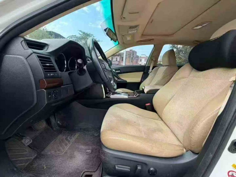 深圳14年丰田锐志6