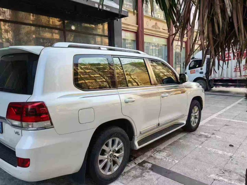 孝感18年丰田兰德酷路泽8