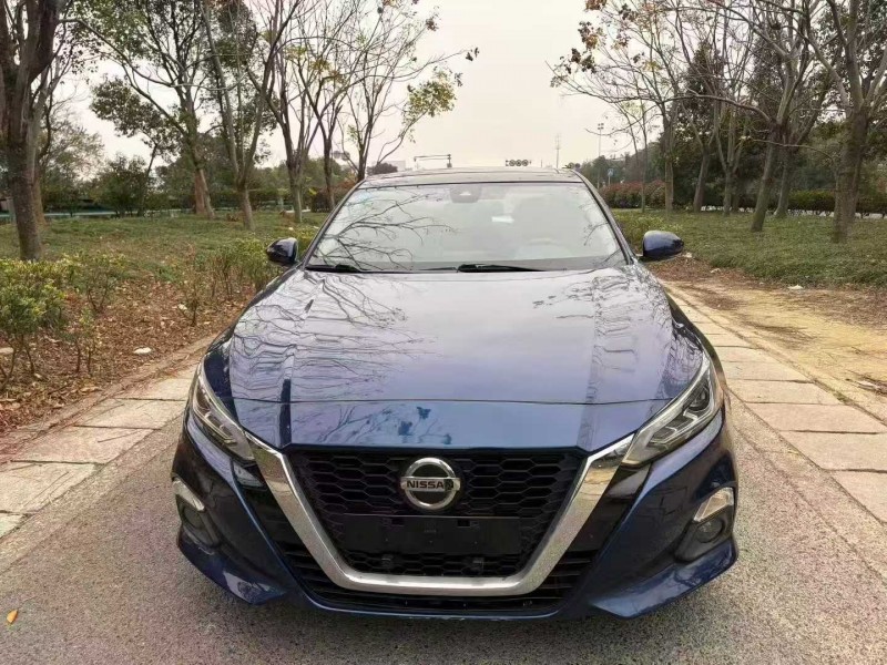 杭州19年日产天籁1