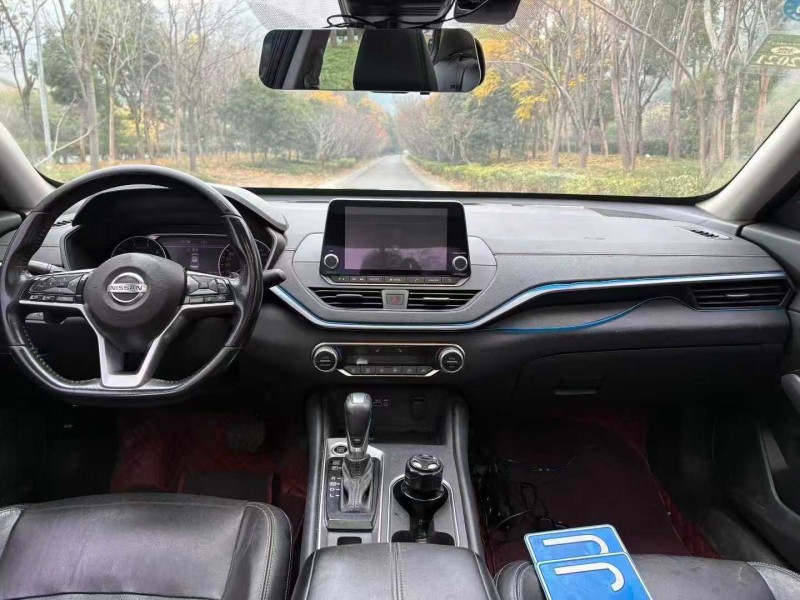 杭州19年日产天籁4