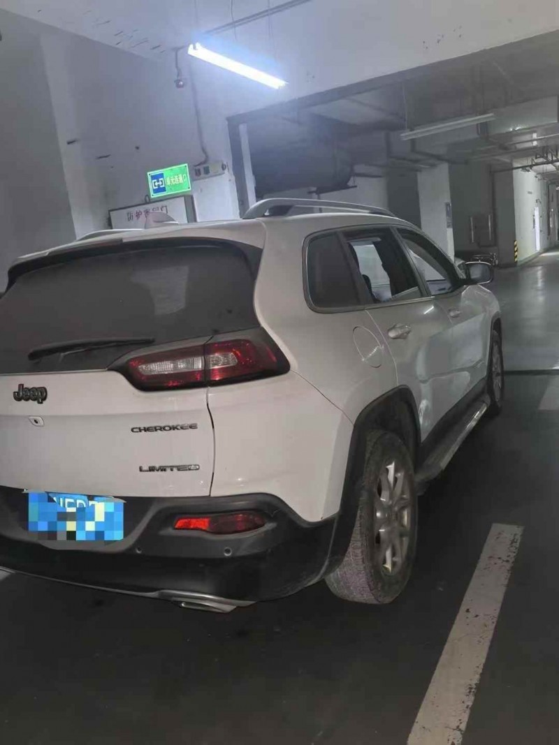 厦门18年Jeep自由光9