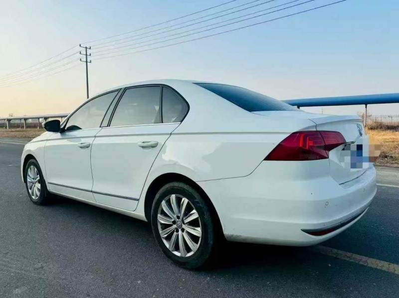 潍坊17年大众宝来7