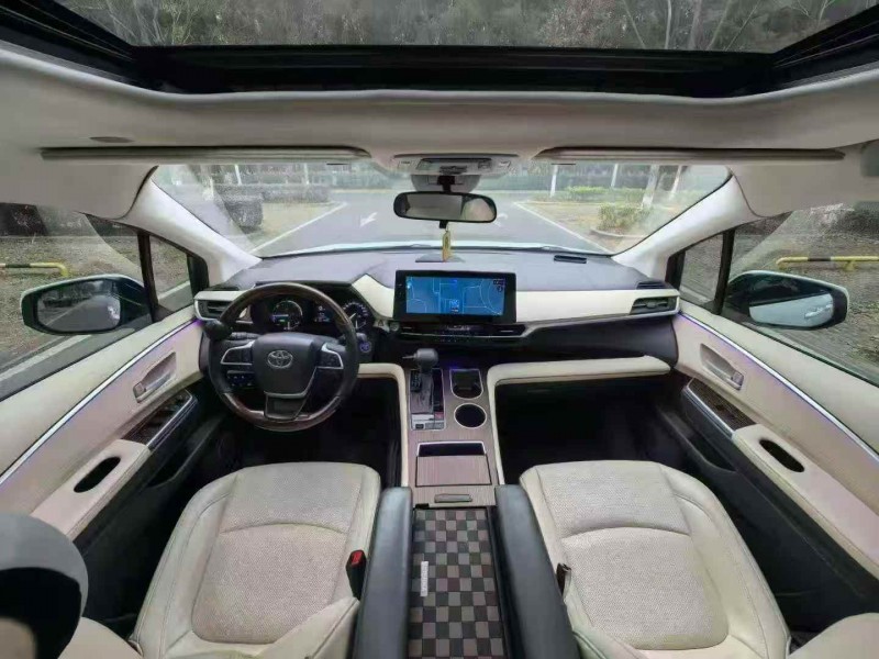 南通22年丰田塞纳4