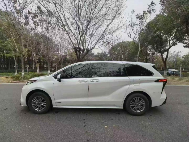 南通22年丰田塞纳6