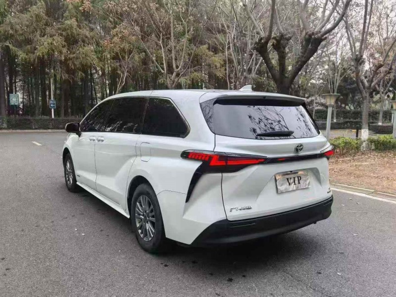 南通22年丰田塞纳8