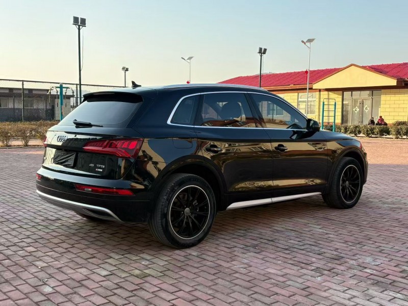 枣庄21年奥迪Q58